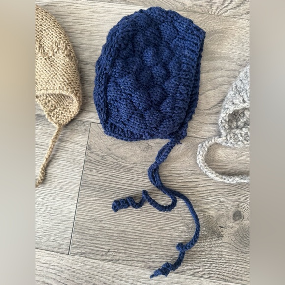Set of 3 Knitted Bonnets - Picture 2 of 12